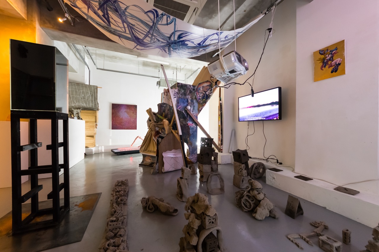 iphone mural（iPhoneの洞窟壁画）